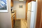 Mammoth Lakes Vacation Rental Sunshine Village 175 - Fully Equipped Kitchen 